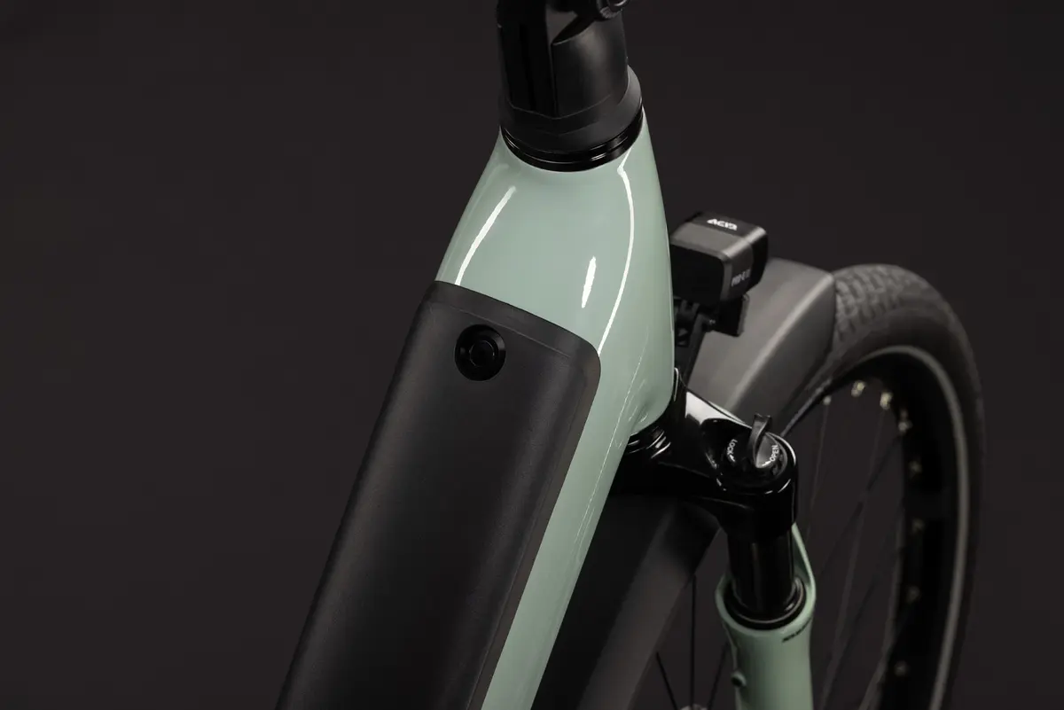 CUBE Supreme Hybrid Deluxe ONE 600 — vélo de trekking, Urban Cycle Nantes — vue 6